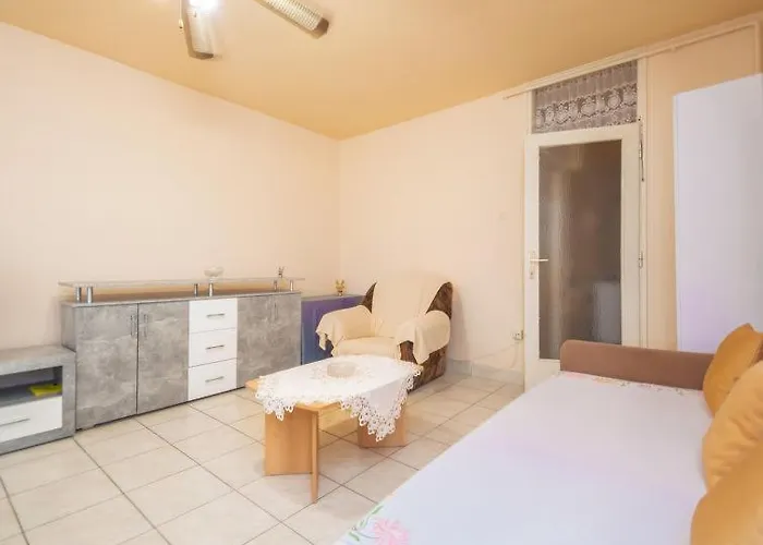 Momcilo 1995 Apartment