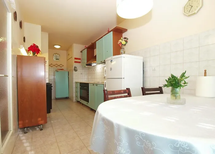 Momcilo 1995 Apartman Póla