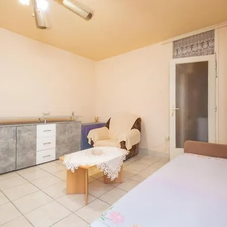 Momcilo 1995 Apartment